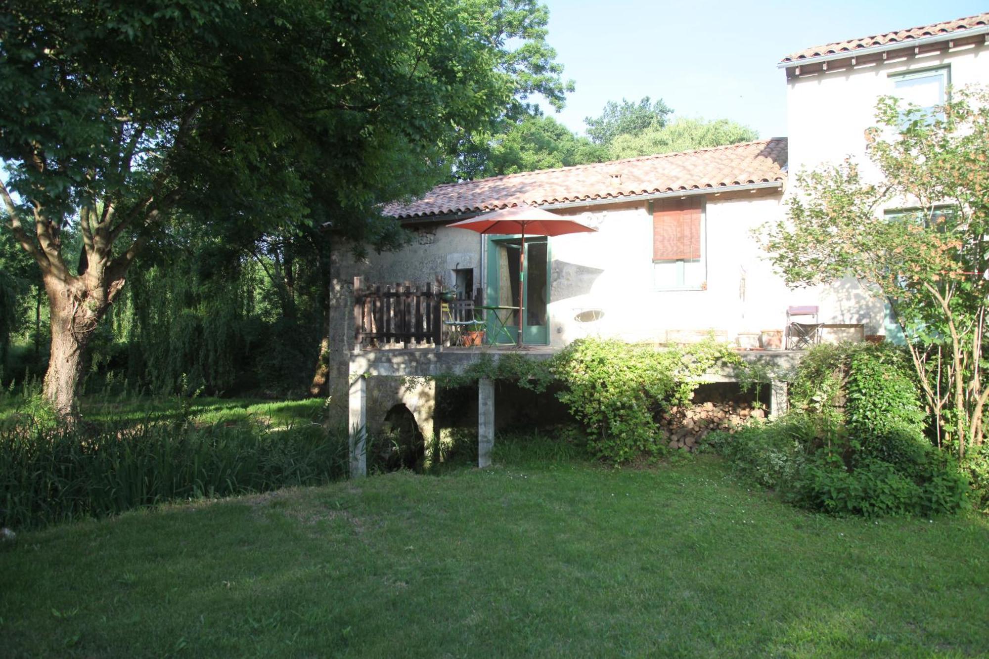Mosnac Ancien Moulin A Eau Sur La Seugneアパートメント エクステリア 写真