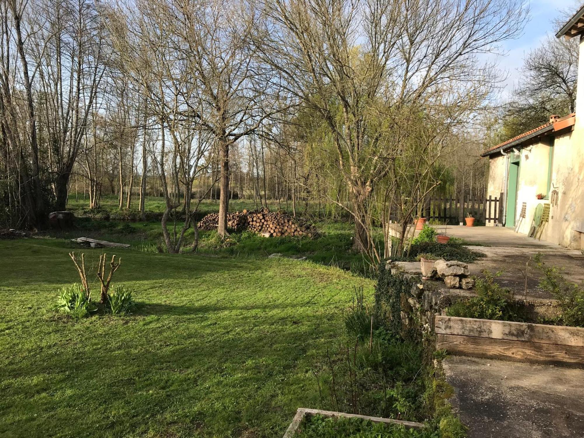 Mosnac Ancien Moulin A Eau Sur La Seugneアパートメント エクステリア 写真